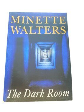 The Dark Room Minette Walters 1995 First Edition Uncorrected Proof SC Macmillan